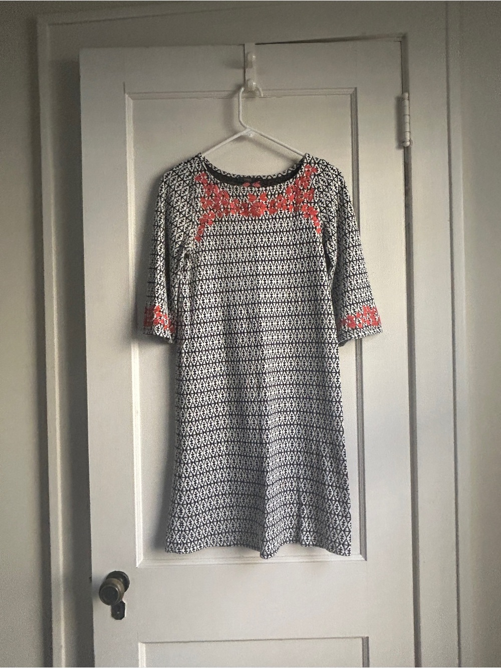 THML Black & White Geometric Long Sleeve Dress with Coral Accents - Size Small